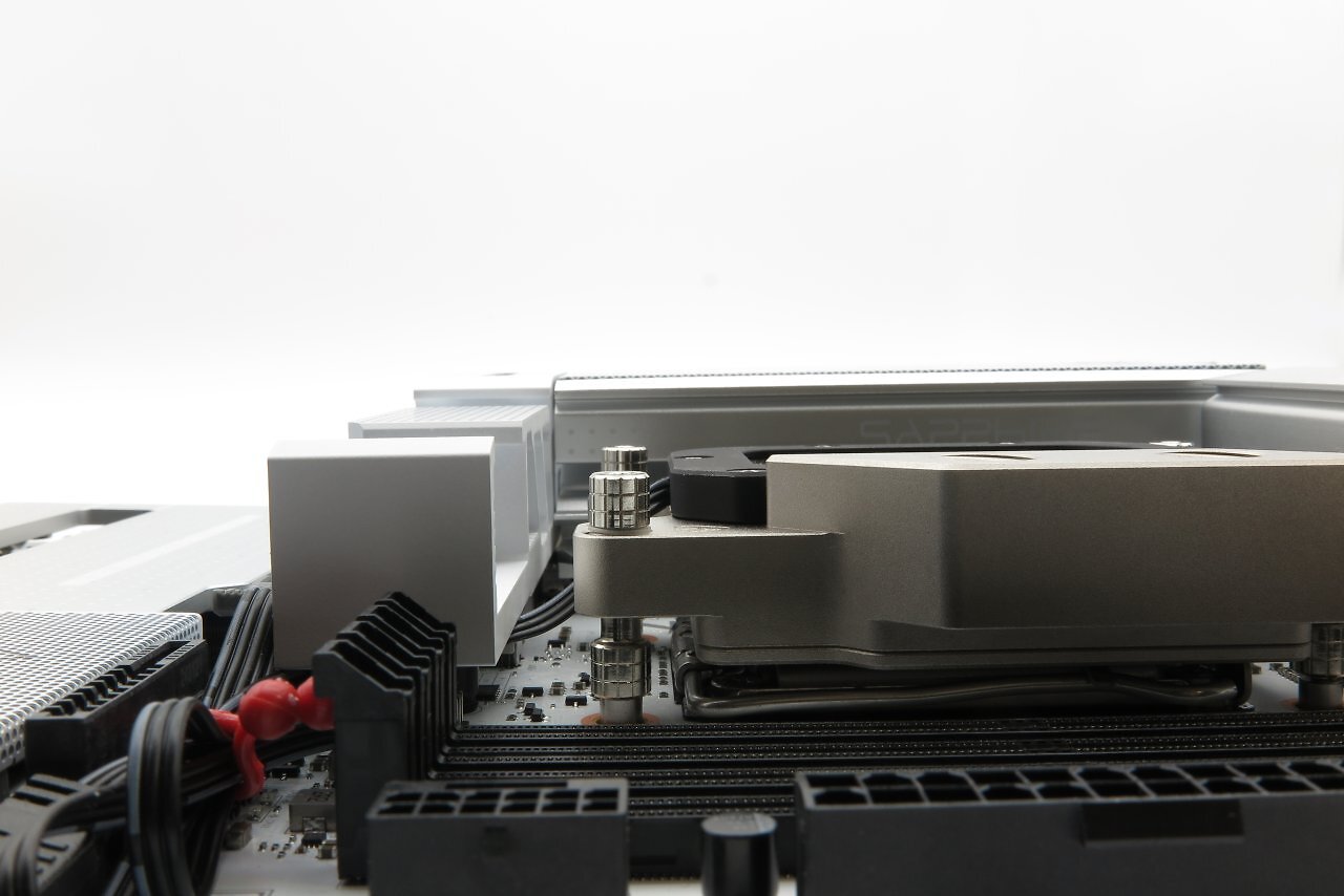 [07/20/2026] Thermal Grizzly tested the Delta Mate MPII with the washers just disappearing into the mounting frame. We measured a 0.0 kelvin difference compared with the 