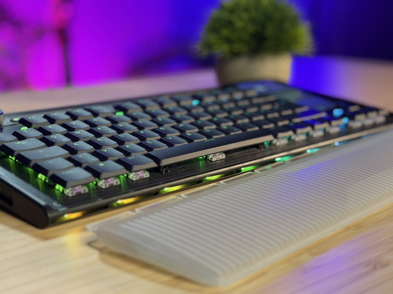 [03/07/2026] Turtle Beach Command Series KB7 im Test: Hall-Effekt, 8.000 Hz und Touchscreen statt Mittelblock