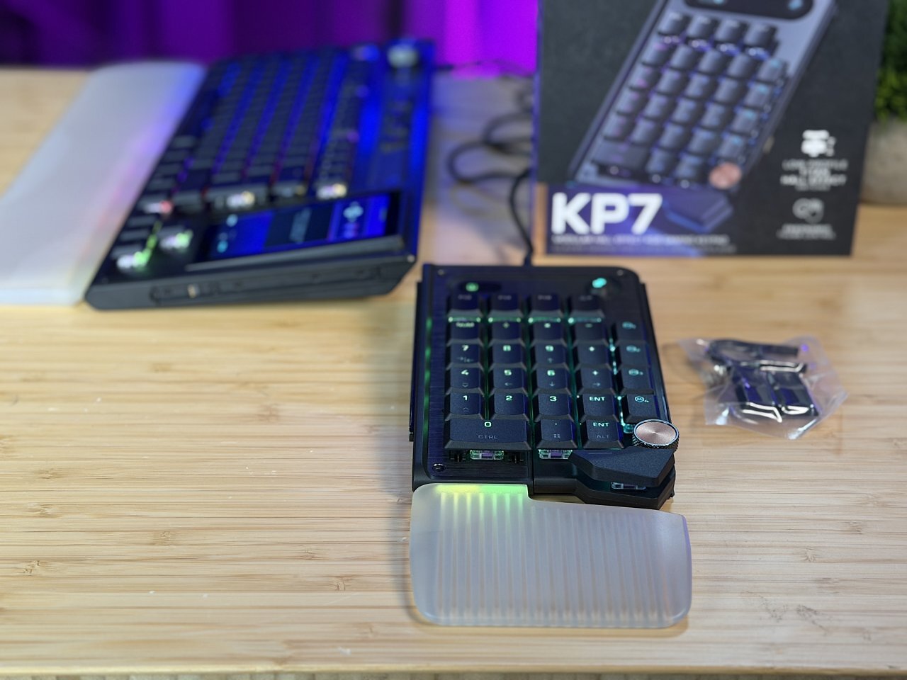 [03/07/2026] Turtle Beach Command Series KB7 im Test: Hall-Effekt, 8.000 Hz und Touchscreen statt Mittelblock