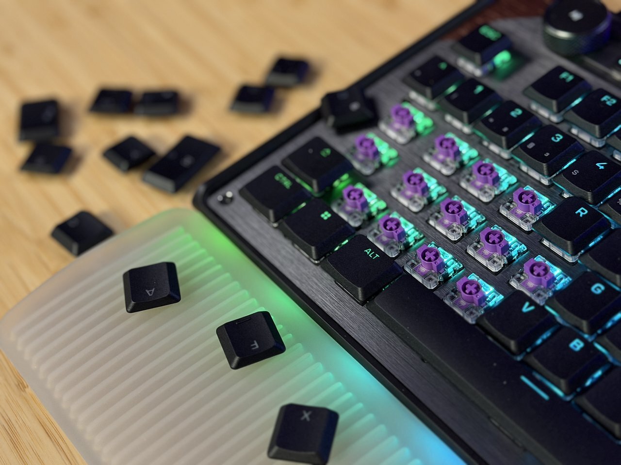 [03/07/2026] Turtle Beach Command Series KB7 im Test: Hall-Effekt, 8.000 Hz und Touchscreen statt Mittelblock