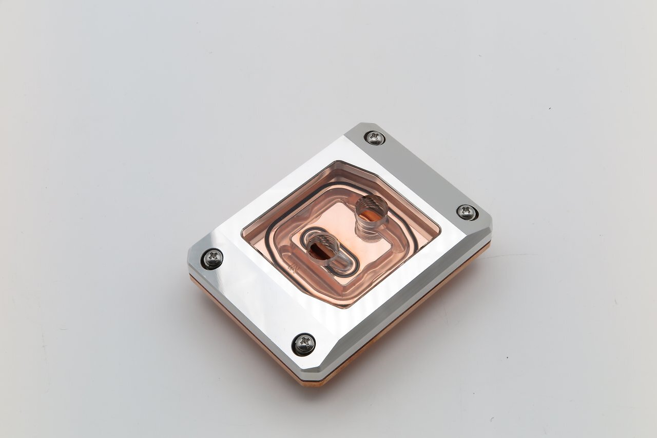 [07/20/2026] Watercool Heatkiller V Ultra pilot sample – copper cold plate and intermediate plate from the Copper Black version, left completely uncoated and paired with the top and frame (without anodising) of the Acrylic Ni Silver model.