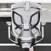 Neue Stühle mit Synchronmechanik im Test: Noblechairs, Secretlab und Flexispot
