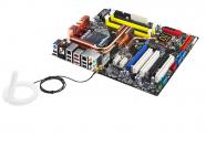 Bis jetzt unterstützten nur das hier abgebildete „P5K Deluxe“ und das „P5K3 Deluxe“ die Speicherstandards DDR2-1066 und DDR3-1333 sowie eine Command Rate von 1T.