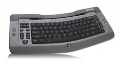 Sehr flache gewinkelte Bluetooth-Tastatur für Viel- und Wenigschreiber.
(Bild: Microsoft)