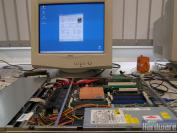 Der Beweis: Barcelona läuft. Im Hintergrund erkennt CPU-Z den Prozessor korrekt