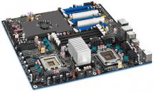 Genau wie Intels hier abgebildete Skulltrail-Plattform nutzen auch Intels kommende X58-Platinen Nvidias Nforce-200-Brückenchip für SLI.