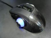 Silverstone Sabertooth-Maus mit 3.200 DPI und OLED-Display (Bild: Geek.com)
