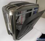 [b]Cooler Master Cosmos S[/b]: Das Seitenteil aufgeklappt