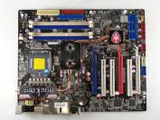 Das [b]Foxconn Black Ops[/b] verfügt über den [b]X48[/b]-Chipsatz, drei Grafiksteckplätze, modulare [b]Kühlung[/b] und digitale PWM mit acht Phasen. (Bild: PCGH)