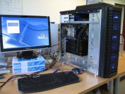 [b]GPU-Supercomputer[/b]: Quad-9800GX2 mit acht G92-GPUs. Zur besseren Belüftung lassen die Forscher das Seitenteil geöffnet. (Bild: fastra.ua.ac.be)