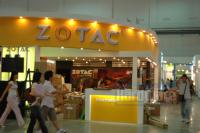 Nach einem abenteuerlichen Trip nach Taipeh haben wir uns in eine der Computex-Hallen geschlichen. So gut wie alle Stände befinden sich noch im Aufbau. Zotac ist schon vergleichsweise weit. (Bild: PCGH)