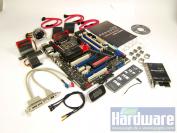 Heute ist in unserem [b]Testlabor [/b]ein neues Spielzeug eingetrudelt: Das 340 Euro teure [b]Asus Rampage Extreme[/b]. Unser Mainboard-Spezi Daniel Möllendorf scharrt schon mit den Hufen und wird die [b]Übertakter-Hauptplatine[/b] demnächst nach allen Regeln der Kunst durchleuchten. Bis dahin gibt es schon einmal die einige [b]Highlights [/b]in Bildform. (Bild: PCGH)