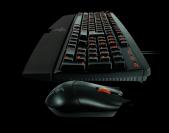Die [b]Razer Aurantia[/b] samt der Spezial-Edition der Salmosa (Bild: Razer)