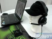 Razer Megalodon: Der Kopfbügel lässt sich optimal einstellen und die Hörmuscheln sitzen bequem. (Bild: PCGH)