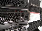 Neben den üblichen Verdächtigen war besonders die neue Saitek-Tastatur ein echter Hingucker. (Bild: PCGH)