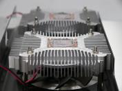 Sapphire Radeon HD 4850 X2, der Kühler: Erinnert er Sie auch an Intels Boxed-Kühler?