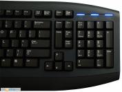OCZ Sabre: Tastatur mit neun programmierbaren OLED Tasten (1)