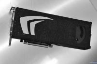 Geforce GTX 295: Am 08.01.2009 launcht Nvidia die im Vorfeld totgesagte Dual-GPU-Karte mit zwei GT200b-Chips und reißt mikroruckelnd die Performancekrone aus den Händen der ebenfalls mikroruckelnden HD 4870 X2 - wie später sogar AMD eingesteht.