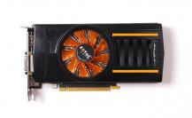Zotac GTX 460 2GB: Mehr Framebuffer und höherer Takt sollen die Karte in eine höhere Leistungsklasse bugsieren. (1)