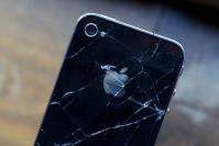 Die Rückseite des Apple Iphone 4 besteht aus Gorilla Glas. Trotz einer hohen Widerstandskraft ist es dennoch zerbrechlich. 