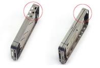 Das rechte Rahmenelement gehört jeweils zum iPhone 4 - hier fallen sofort die geänderten Antennen-Unterbrechungen auf.