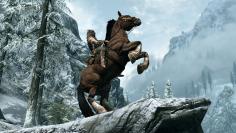 DirectX-11-Vorteil: Das primär auf Konsolen entwickelte Elder Scrolls 5 Skyrim wird laut Entwickler Compute Shader nutzen - wofür genau ist derzeit nicht bekannt. Aufgrund des nachträgilchen Zusatzes von DirectX 11 ist jedoch eine Verbesserung des Post-Processing, also der Bildnachbearbeitung wahrscheinlich. Von Ambient Occlusion über Bokeh-Effekte bis hin zu Shader-basierte Kantenglättung à la MLAA oder FXAA ist viele denkbar.