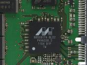 Crucial m4: Firmware optimiert Zusammenspiel von Controller (im Bild), Flash und Cache.