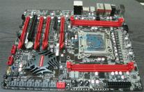 Foxconn Quantum Force X79: Bilder des Mainbiards für Sandy Bridge E (1)