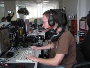 Daniel Möllendorf arbeitet an einem Vergleichstest Headsets. Offenbar steht der Vergleich bei seinem Test absolut im Vordergrund. 