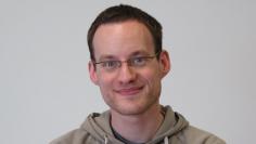 Windows 8 ... Bei Windows 8 bin ich gespannt, wie das Betriebssystem auf ARM-CPUs läuft. Womöglich kann man dann erstmals ARM- und x86-CPUs im Benchmark direkt gegeneinander antreten lassen. Zudem frage ich mich, welche Produkte damit möglich sind - supersparsame Netbooks mit ARM-SoC oder Smartphones mit x86-Prozessor und Windows 8?
