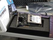 Gerade noch rechtzeitg für den Test in der PCGH 12/2011 eingetroffen, liegt das OCZ Revodrive Hybrid, ein Solid-State-Laufwerk für den PCIe-Slot, immer noch bei Carsten auf dem Schreibtisch. 
