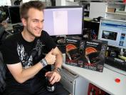 Raff hat just zwei Exemplare der Powercolor Radeon HD 6850 herein bekommen. Bei den Karten handelt um die seltene Spezies der spieletauglichen 3D-Beschleuniger mit schlanker Single-Slot-Kühlung - daher die Freude unseres Grafikkartenspezialisten.