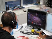 Ob Diablo 3 mit dem von Steelseries speziell für das Action-Rollenspiel veröffentlichten Headset wirklich bombastisch klingt, weiß aktuell nur Daniel Möllendorf. Wetten, dass er Ihnen seine Eindrücke in der kommenden PCGH 02/2012 mitteilen wird!