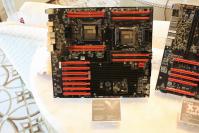 EVGA SR-X - Dual-Sockel-2011-Motherboard auf der CES 2012 im Januar. (1)
