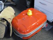 In dieser Zeit ein gewohntes Bild. Zur Cebit nach Hannover und wieder zurück nach Fürth. Für Spieleonkel Frank Stöwer geht die Reise freitags sogar noch weiter - da darf eine passende Reisebegleitung natürlich nicht fehlen. 