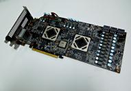 Powercolor HD 7970 X2 Devil 13: Das riesige PCB trägt zwei "Tahiti 2.0", HD-7970-Herzen, welche spielend 1.000 MHz stemmen sollen - auf der Devil 13 sind pro Kern 1.100 MHz anvisiert.