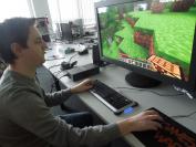 Minecraft mit einer 4K-Auflösung macht natürlich auch unserem Volo Reinhard Spaß. Vor allem kann Herr Staudacher dort die Tiroler-Alpen mit Klötzchen-Optik nachbauen und hat dann nicht ganz so viel Heimweh. Dann bau mal schön fleißig weiter, vielleicht wird's ja was.