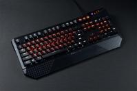 Tesoro Durandal Ultimate: Limited Edition mit roten und schwarzen Cherry-Switches