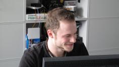 Eine Playstation 4 kaufe ich ... nicht. Das Teil bietet mir nichts, was mein PC nicht auch ermöglicht und das 137ste Killzone wird wie seine Vorgänger an mir vorüber gehen ;-)