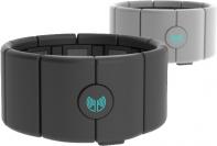Myo wird unterhalb des Ellenbogen getragen und verbindet sich per Bluetooth 4.0 mit anderen Geräten.