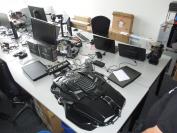 Diese Woche war der mehrmalige Casecon-Deutschland-Meister Ali Abbas zu Besuch. Mit dabei war dieses Gehäuse, das eine Mischung aus Rennwagen und Darth Vader dazustellen scheint. Auch eine Ähnlichkeit zu Staubsaugerrobotern ist vorhanden.