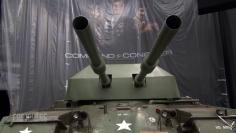 Gamescom-Aufbau bei Electronic Arts: Zwar wurde der Panzer umgebaut, um den Modellen aus Command & Conquer: Generals 2 zu entsprechen, aber die Basis ist echt und auch selbst an ihren Einsatzort gerollt.