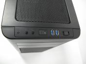 Audioausgang, Mikrofonausgang, USB 3.0 und eine Lüftersteuerung stehen am Frontpanel zur Verfügung.