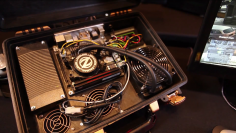 AMD regt Casemods mit Kaveri-APUs an: Übertakteter A10-7850K im Aluminiumkoffer untergebracht