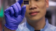 Flexible Solarzellen: Perowskit-Beschichtung könnte Autos und Smartphones ergänzen