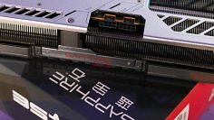 AMDs RX 9070 GRE könnte bald weltweit erscheinen: Retail-Verpackung und US-Händlerlistungen deuten auf einen globalen Launch hin.