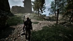 Der Held aus Gothic Remake blickt auf einen Leuchtturm.