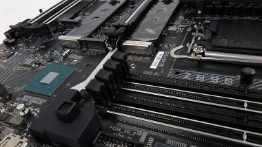 Sockel-1851-Mainboards: Intels Z890 vs. AMDs X870(E)
