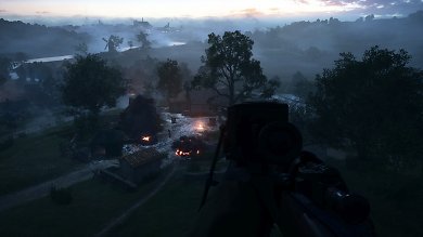 Draußen auf dem Balkon ändert sich die Soundkulisse abermals. Achten Sie einmal darauf, wie groß der Dynamikumfang zwischen Umgebungsgeräuschen, den gedämpften Schüssen, den Explosionen sowie den Stimmen der Soldaten ausfällt. Letztere lassen sich zudem sehr gut orten.