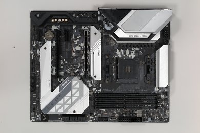 Es muss nicht immer ein Top-I/O-Hub sein: Asrocks B550 Steel Legend bietet genug AM4-Mainboard für normale Anwender mit einer Grafikkarte, einer M.2-SSD und ein paar USB-Geräte, die nicht an der Qualität sparen wollen. Aber vielleicht am Preis? Bislang waren um die 160 Euro üblich.